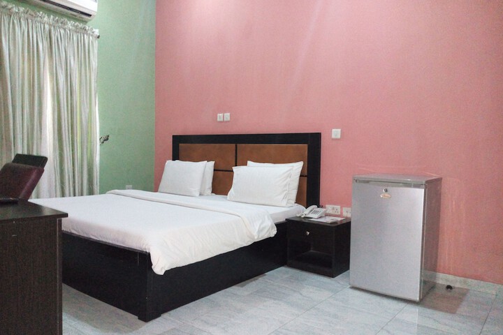 Room 11 of 27