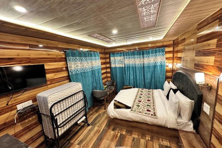 Room 7 of 14