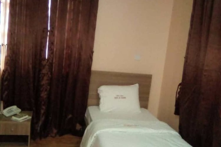 Room 7 of 13