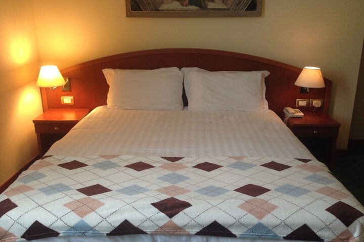 Room 7 of 30