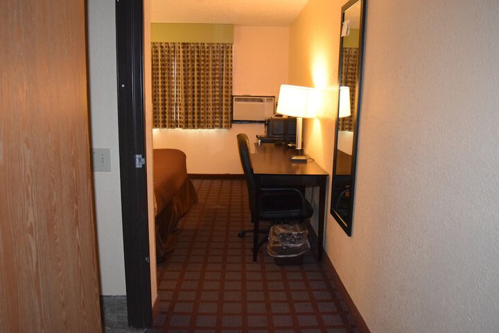 1 Queen Bed (18 of 22)