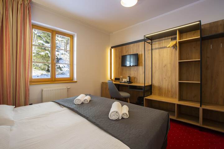 Room 10 of 49