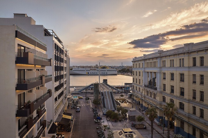 Mural Piraeus Hotel