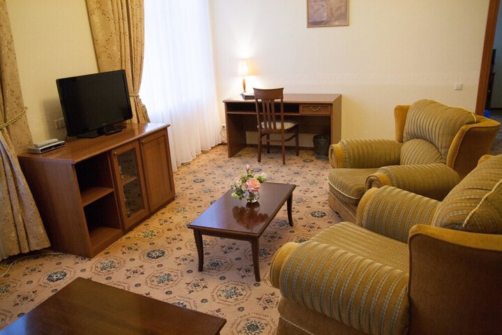 Room 8 of 105