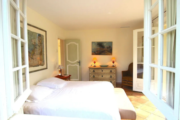 Room 2 of 16
