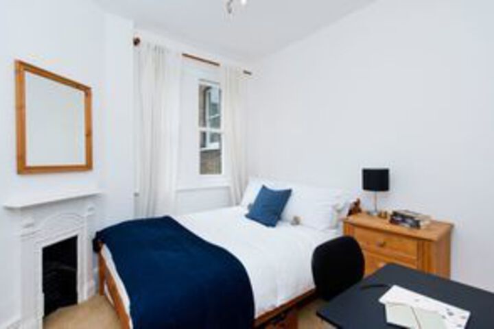 Room 5 of 18