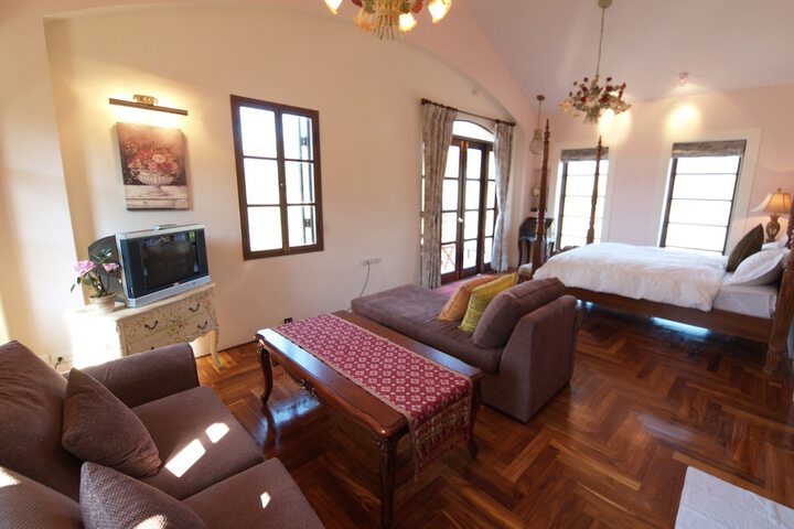 Room 6 of 99