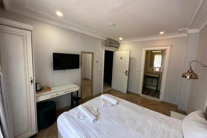 Room 16 of 53