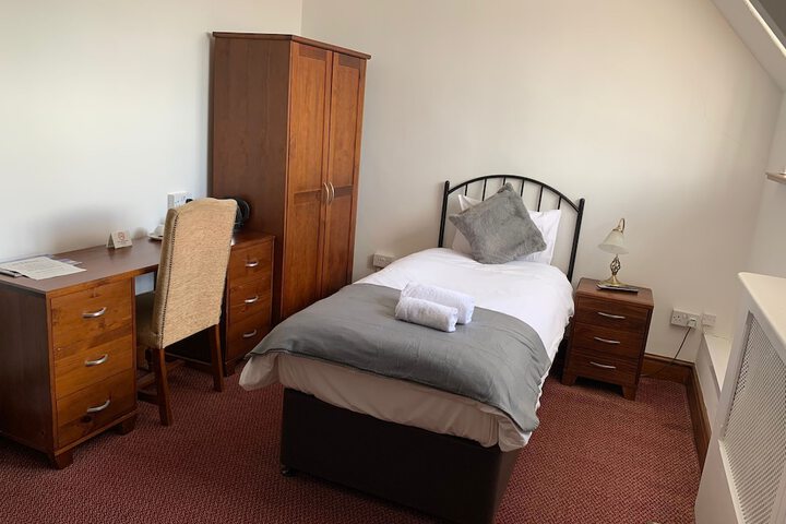 Room 2 of 86