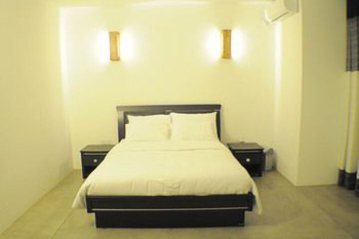 Room 13 of 22