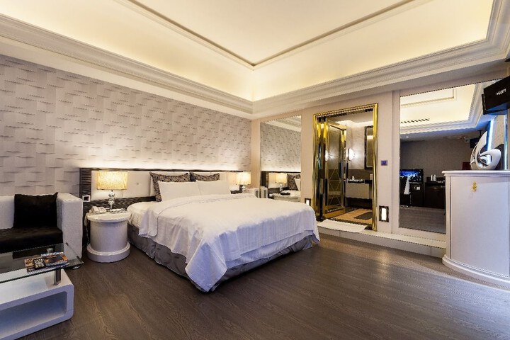 Room 63 of 216