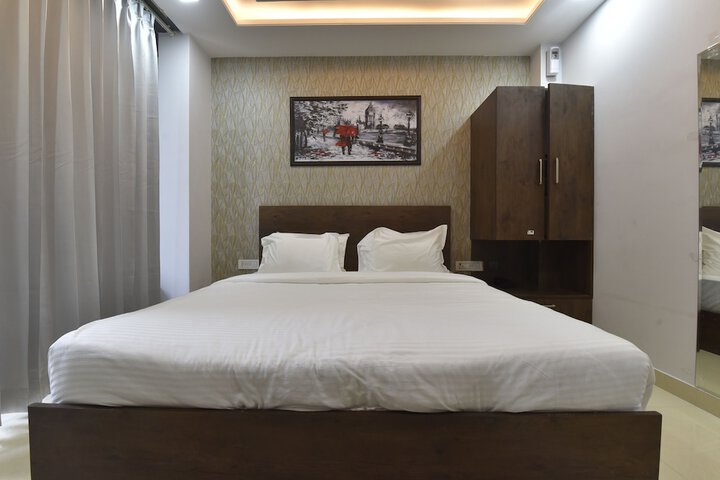 Room 5 of 33