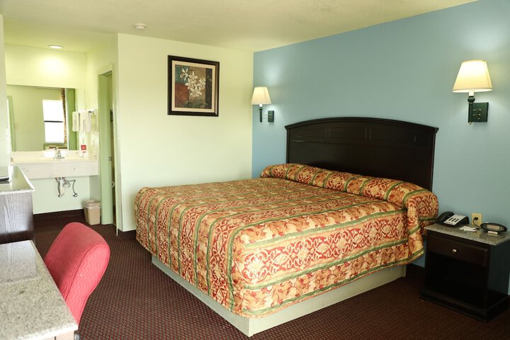 Room 5 of 16