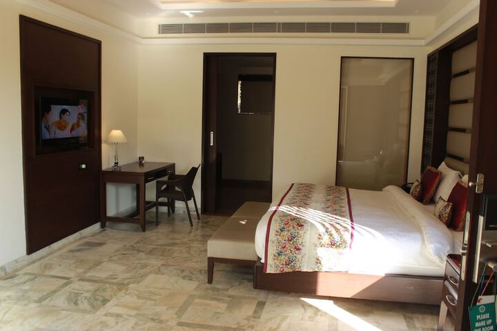 Room 52 of 101
