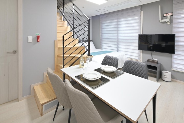 Room 5 of 36
