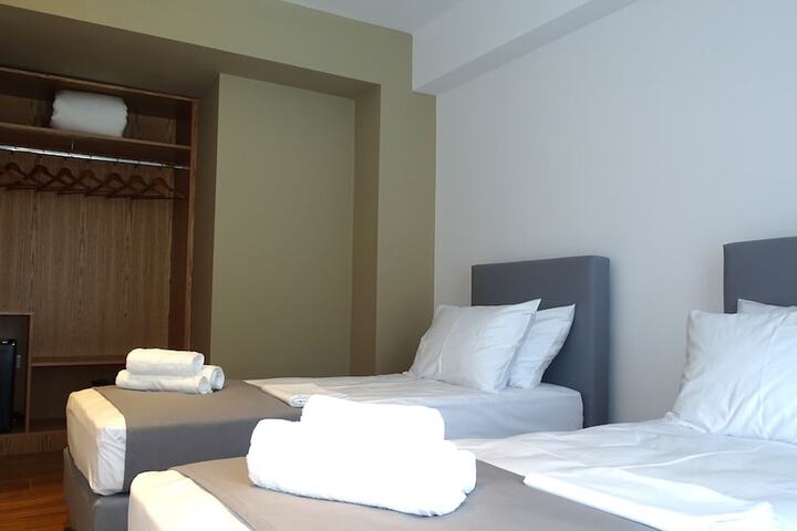 Room 3 of 94
