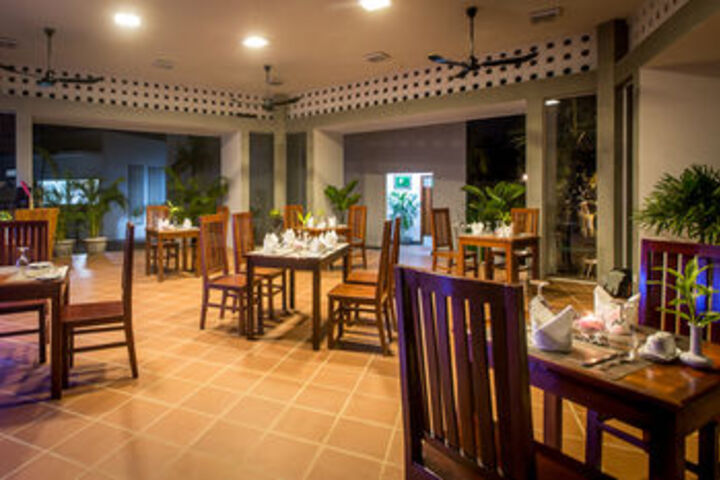 Dining 73 of 95