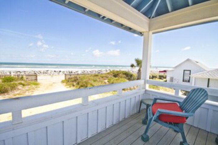 The Lodge and Hut 8 Bedrooms, Pets, Beachfront, Wifi, Sleeps 17 in St. Augustine, FL