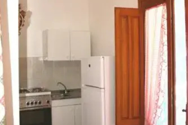 Room 10 of 12
