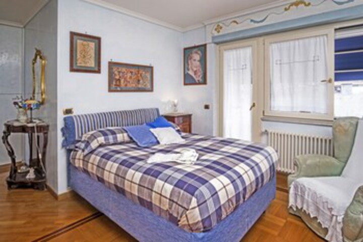 Room 13 of 20