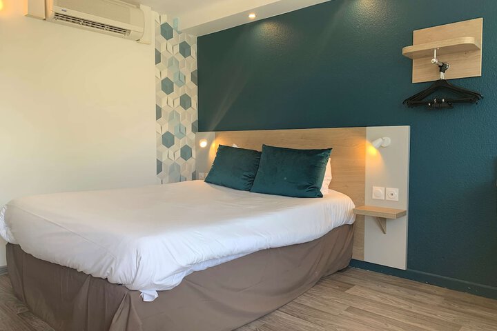 Room 9 of 30