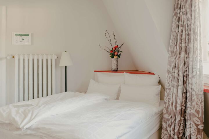 Room 42 of 87