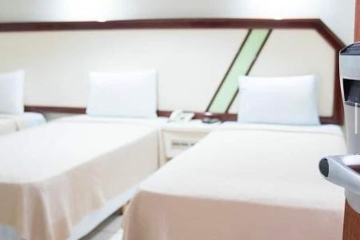 Room 2 of 10