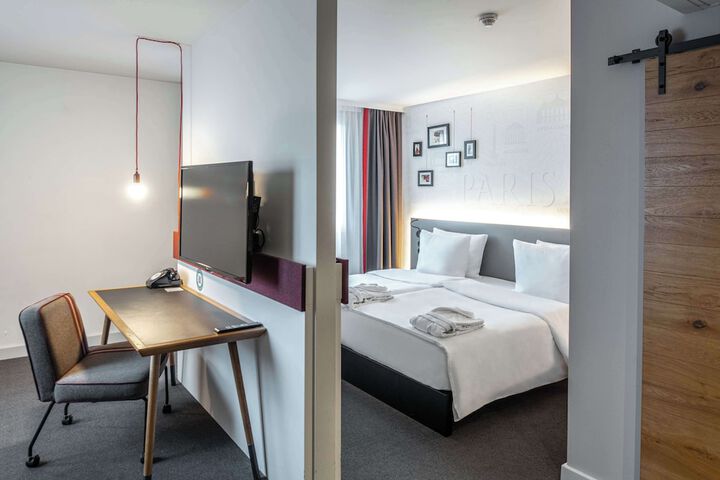 Room 7 of 41