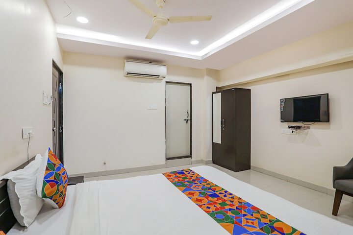 Room 9 of 25