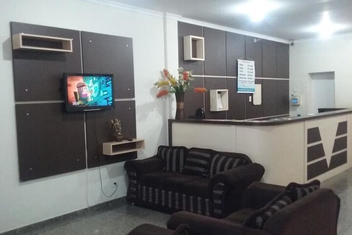 Falls Plaza Hotel