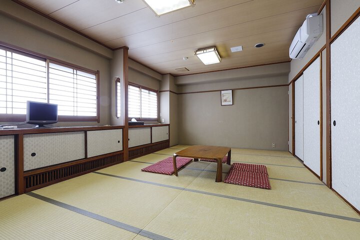Room 16 of 52