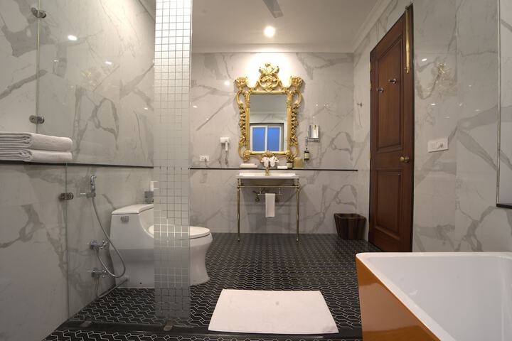 Room 16 of 32