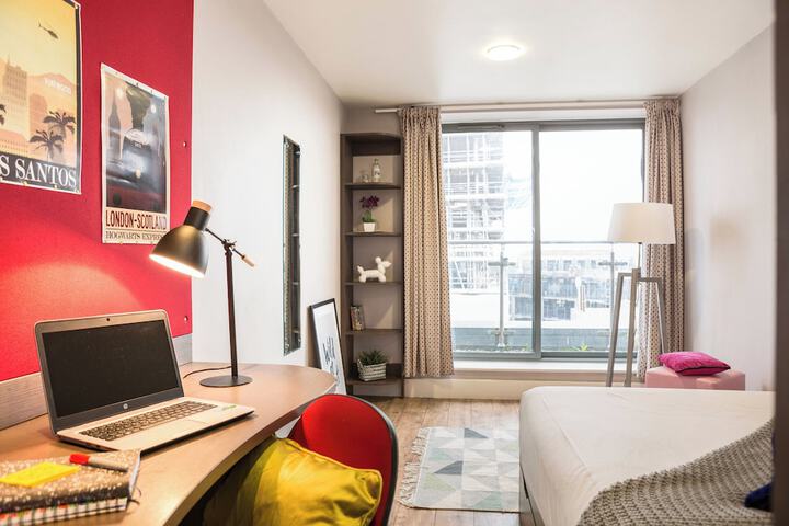 Room 7 of 14