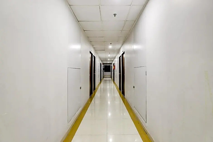 Room 10 of 16