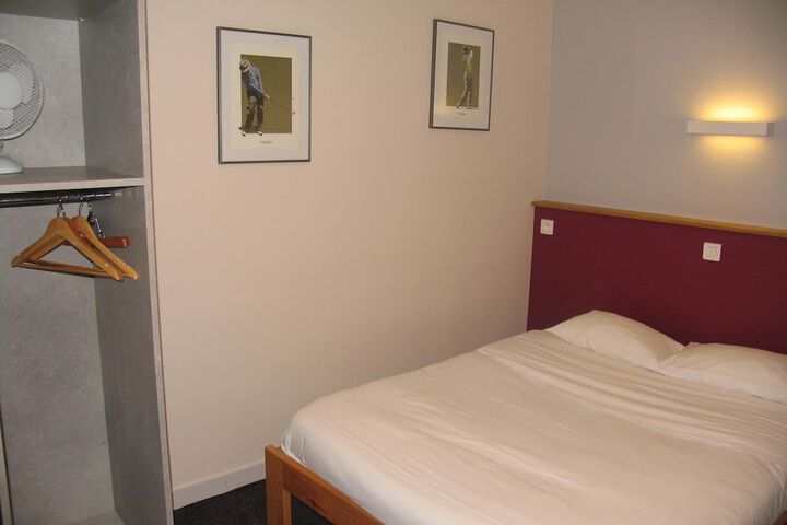 Room 9 of 20