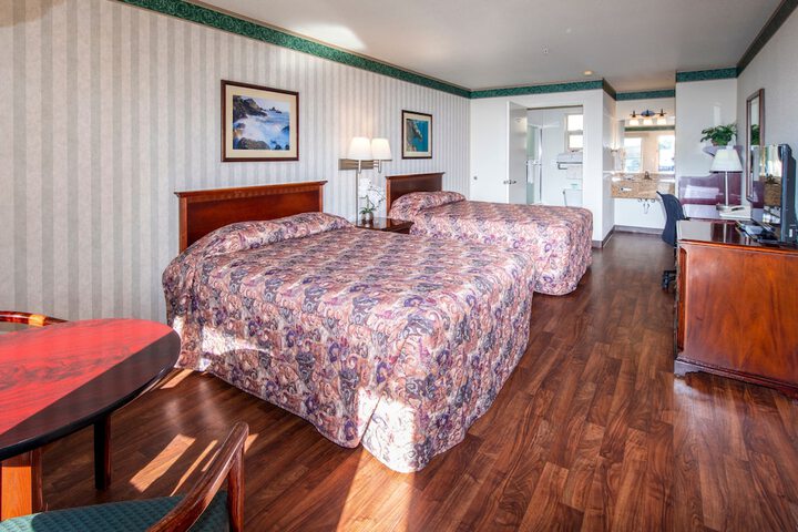 2 Queen Beds (4 of 7)
