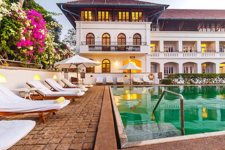 Hotel Pool
