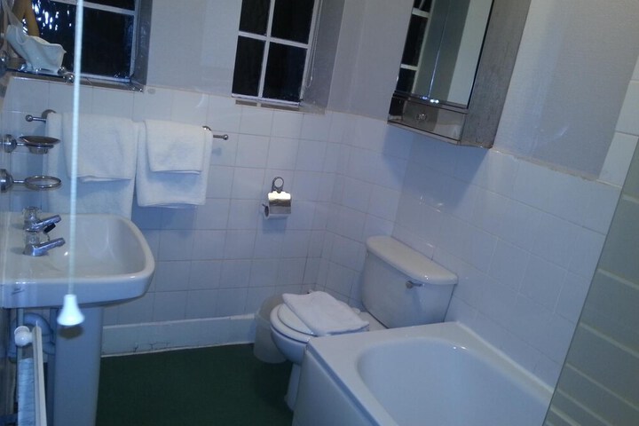 Room 15 of 33