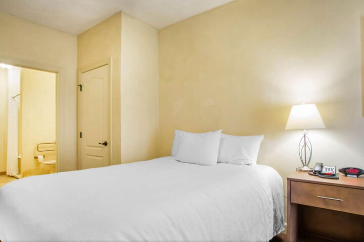 Room 18 of 34