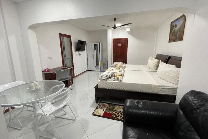 Room 7 of 120
