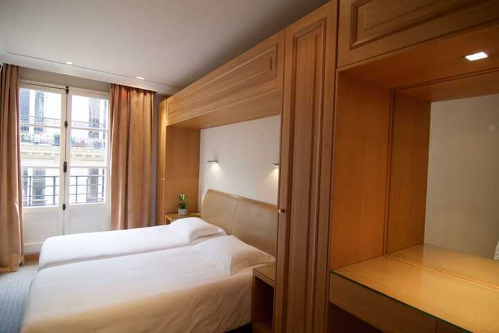 Room 19 of 40