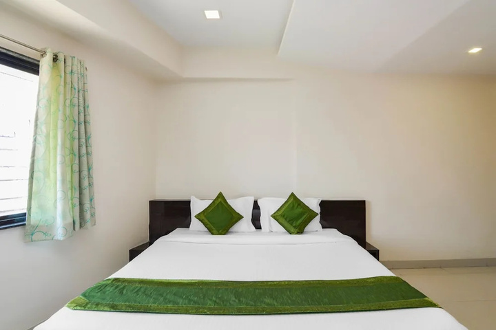 Room 4 of 13