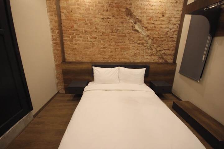 Room 90 of 204