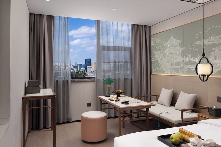 Room 14 of 33