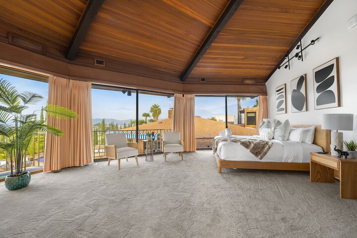 Room 4 of 41