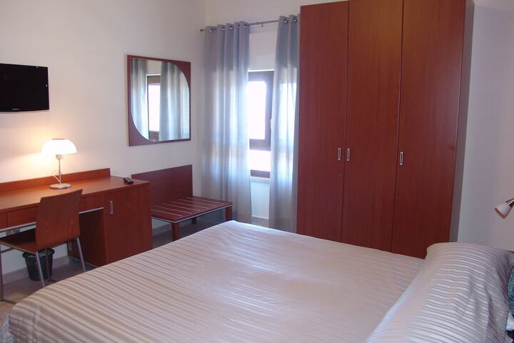 Room 11 of 37
