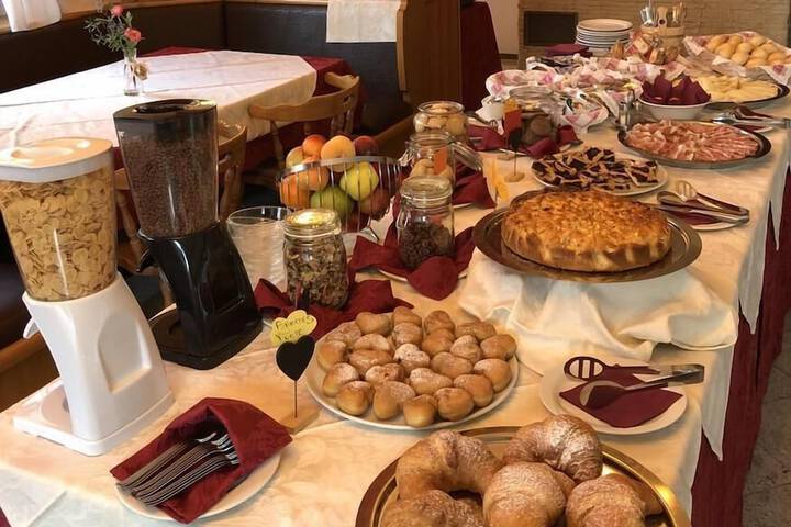 Breakfast/Coffee Service 20 of 31