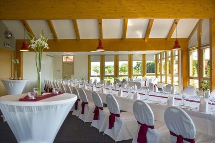 Ballroom/Hall 17 of 26