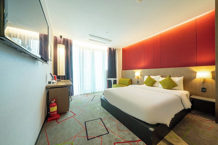 Room 5 of 31
