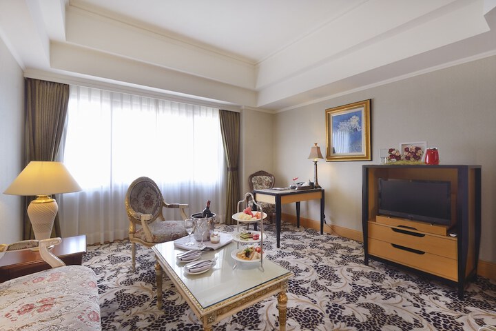 Room 17 of 44